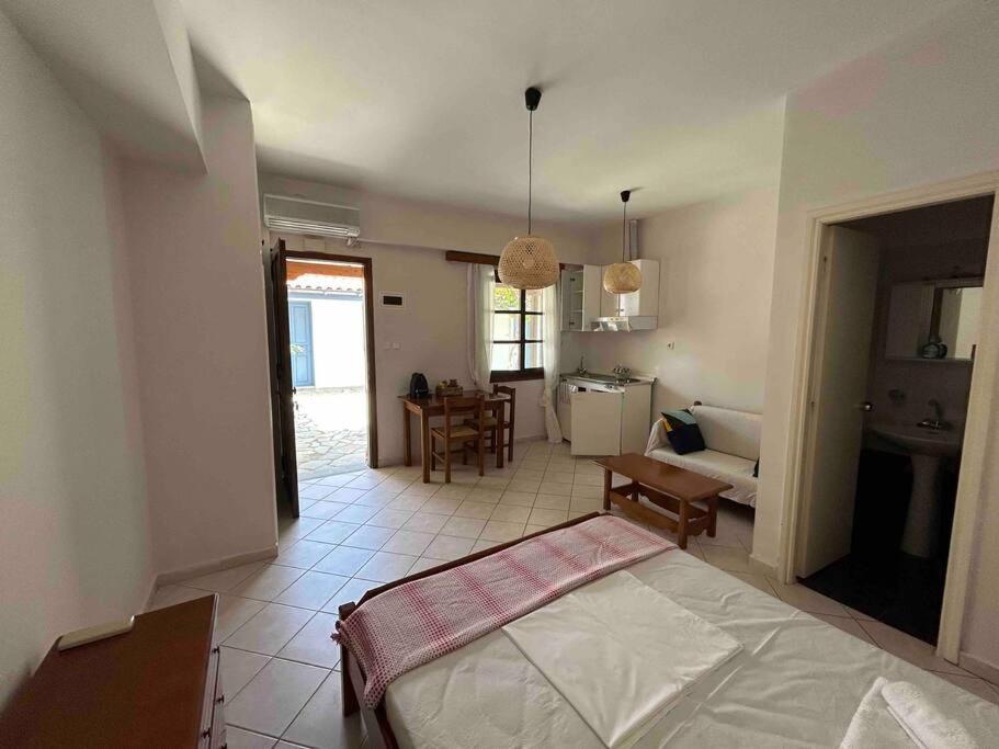 Cozy Studio In Skala, Agistri Apartment Luaran gambar