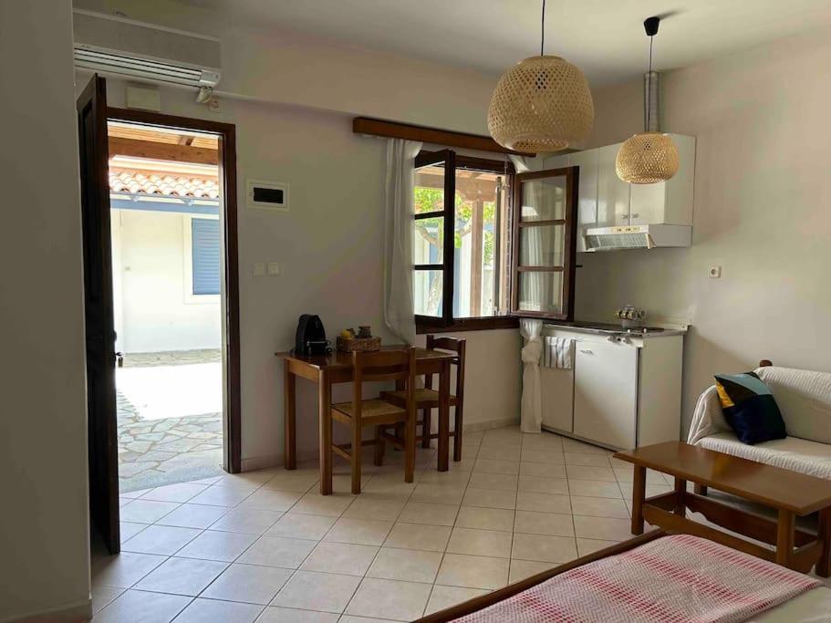 Cozy Studio In Skala, Agistri Apartment Luaran gambar